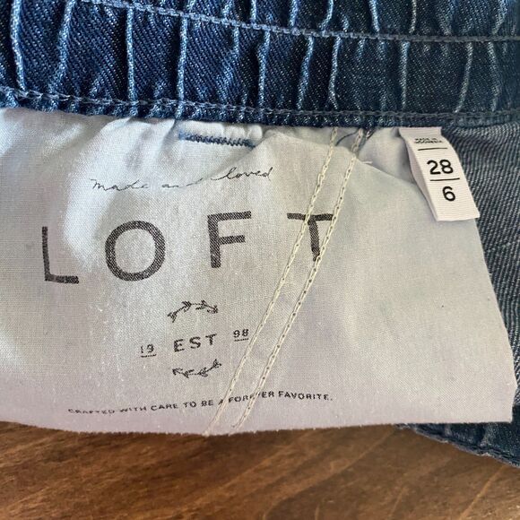 Loft Dark Chambray Cutoff Shorts Women's 28/6 - Picture 3 of 9